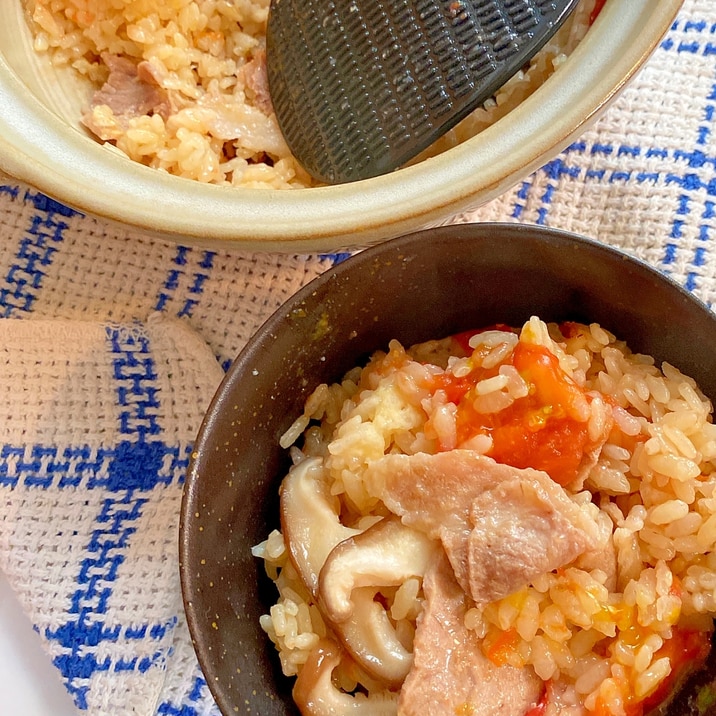 土鍋で一人炊き込み トマトと豚肉ご飯